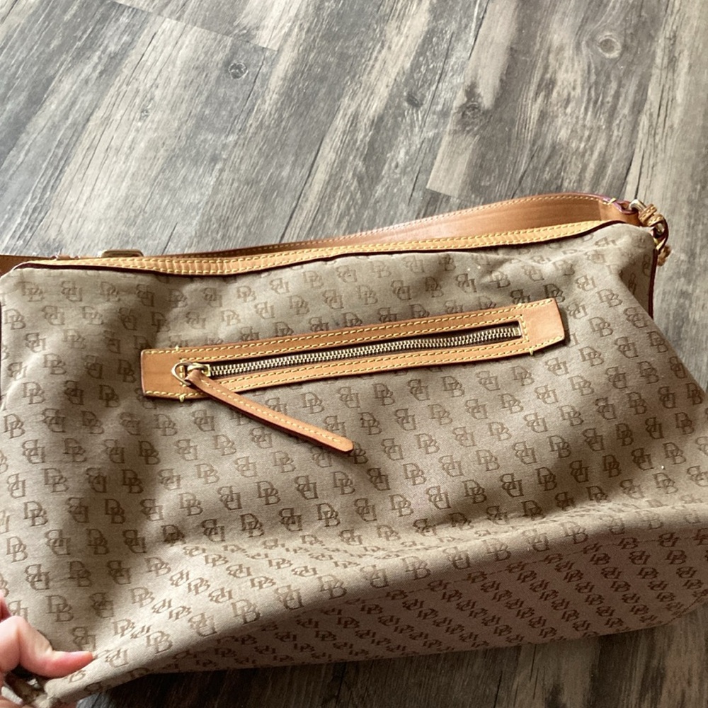 Dooney & Bourke signature shoulder bag. K664407 - Picture 6 of 16